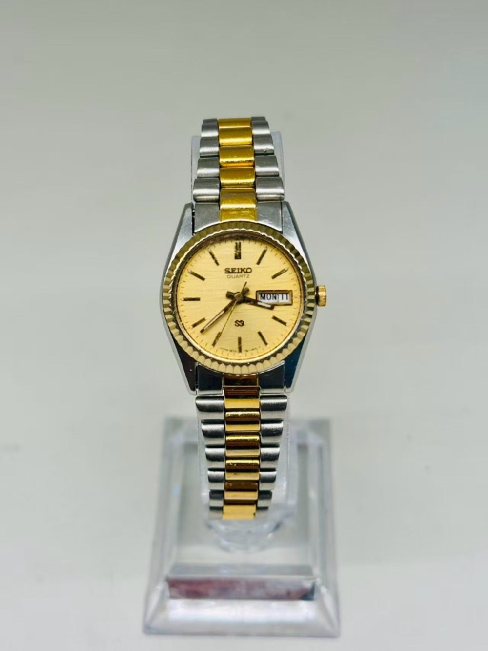Vintage Seiko SQ Quartz Ladies Watch Gold Dial Day-Date 23mm Runs New Battery